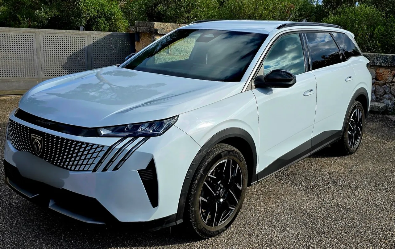PEUGEOT 5008 allure HYBRID 2025 etiqueta ECO de ocasión en Mallorca — foto 8