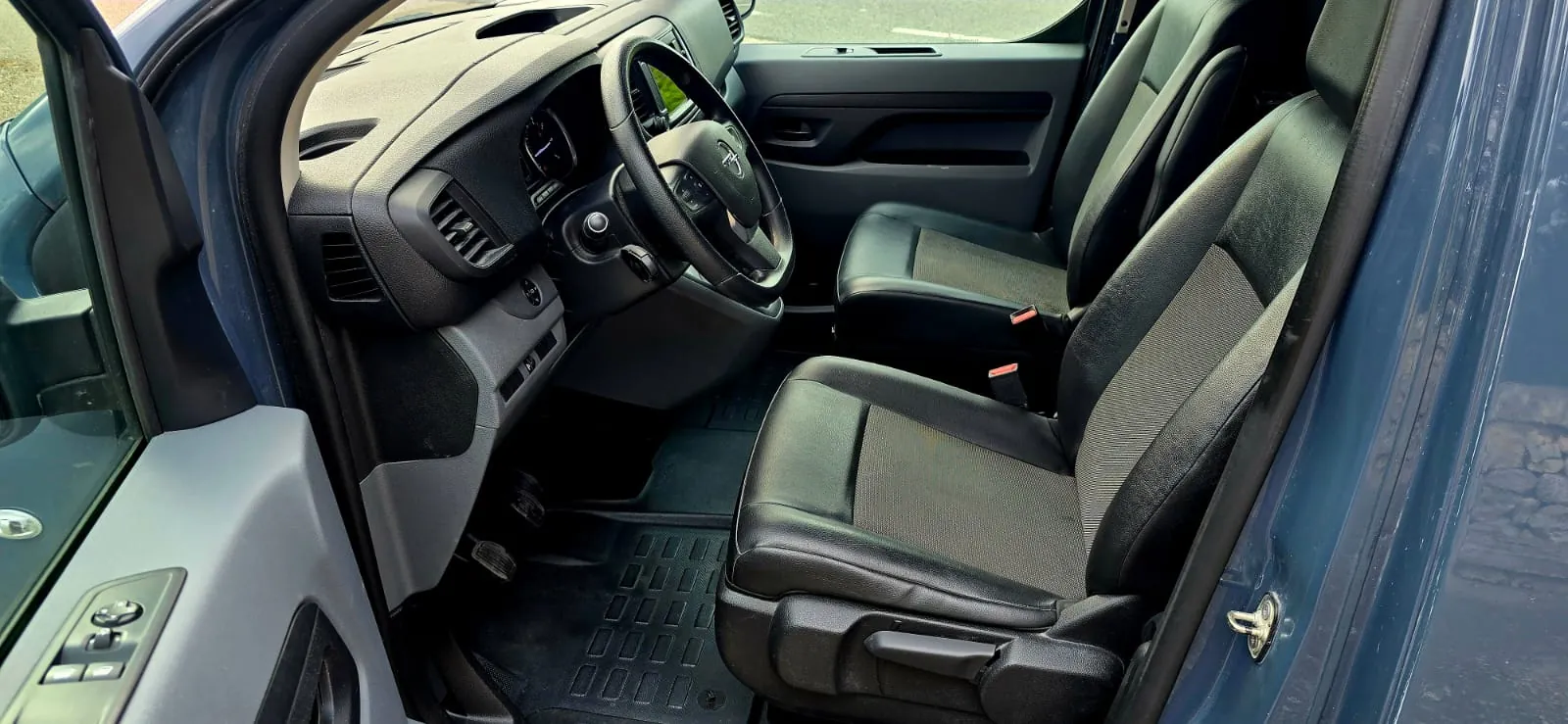 OPEL VIVARO 1.5 DIESEL 100CV ADVENTURE EDITION LONG PREMIUN 2021 etiqueta C de ocasión en Mallorca — foto 2