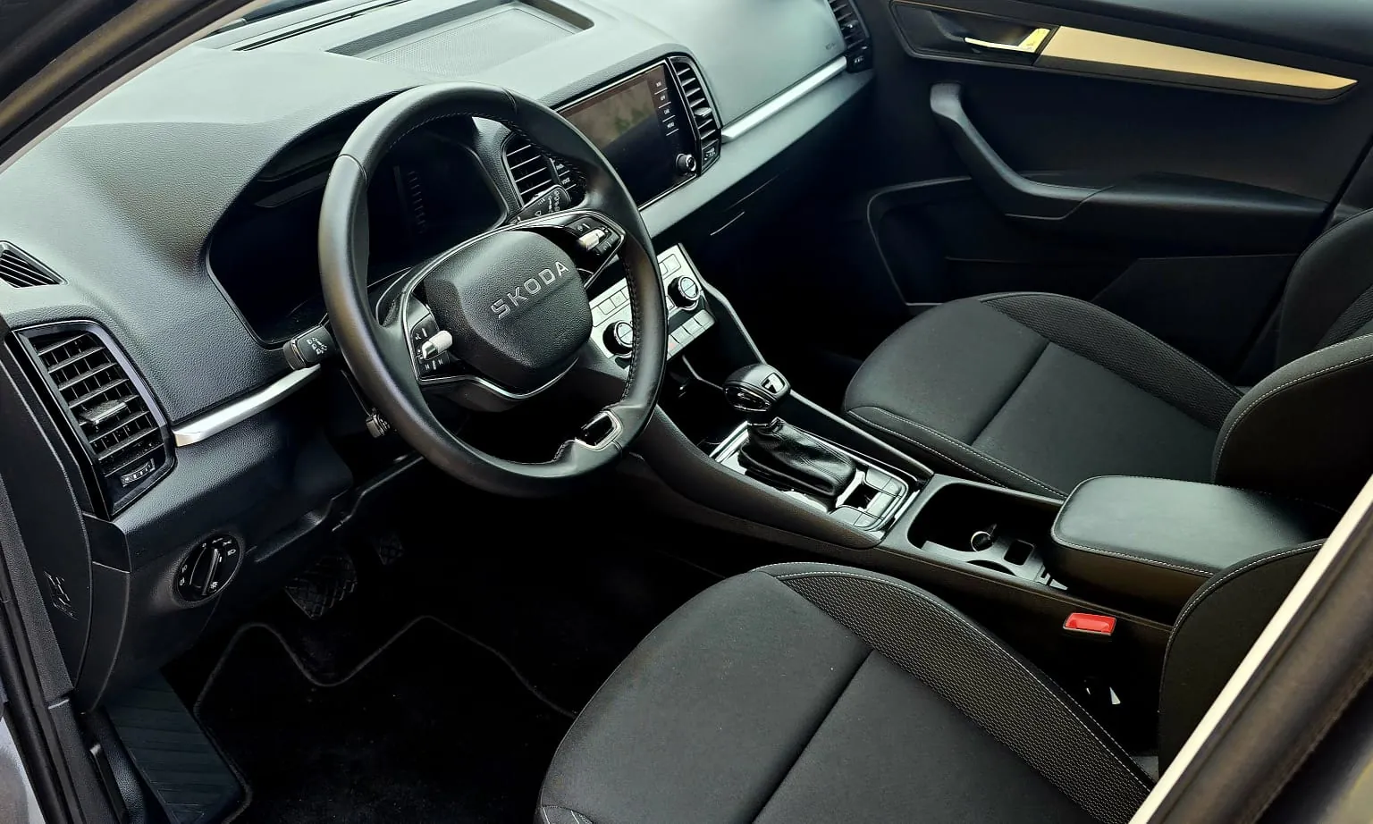 SKODA KAROQ 2025 etiqueta C de ocasión en Mallorca — foto 8