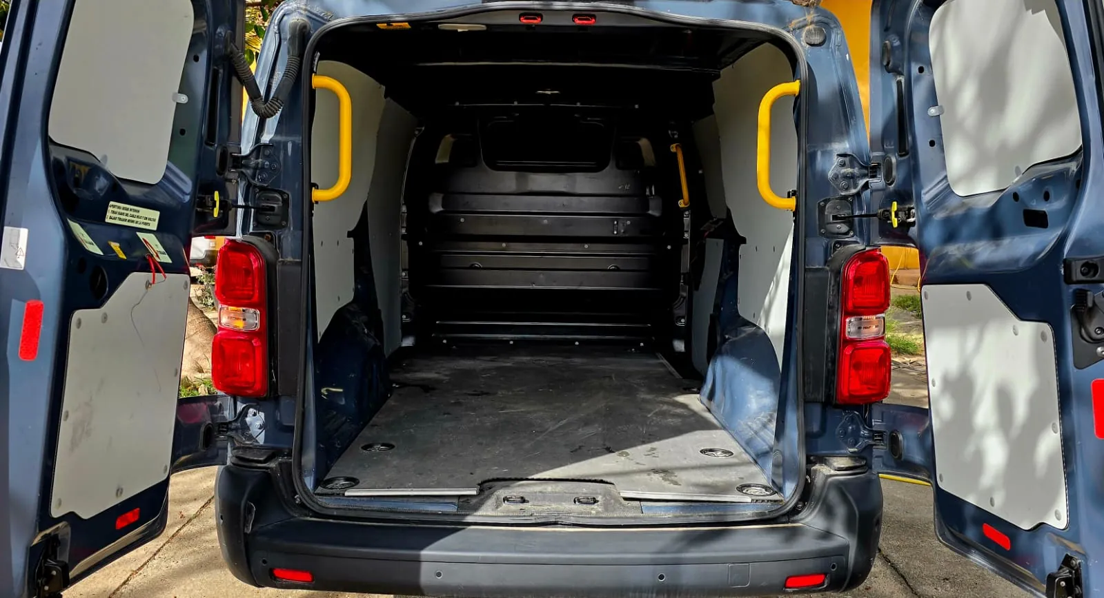 OPEL VIVARO 1.5 DIESEL 100CV ADVENTURE EDITION LONG PREMIUN 2021 etiqueta C de ocasión en Mallorca — foto 3