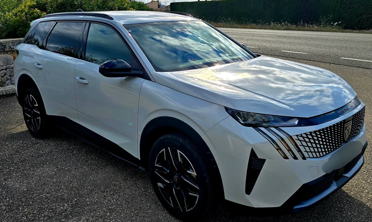 PEUGEOT 5008 allure HYBRID 2025 etiqueta ECO de ocasión en Mallorca — foto 2